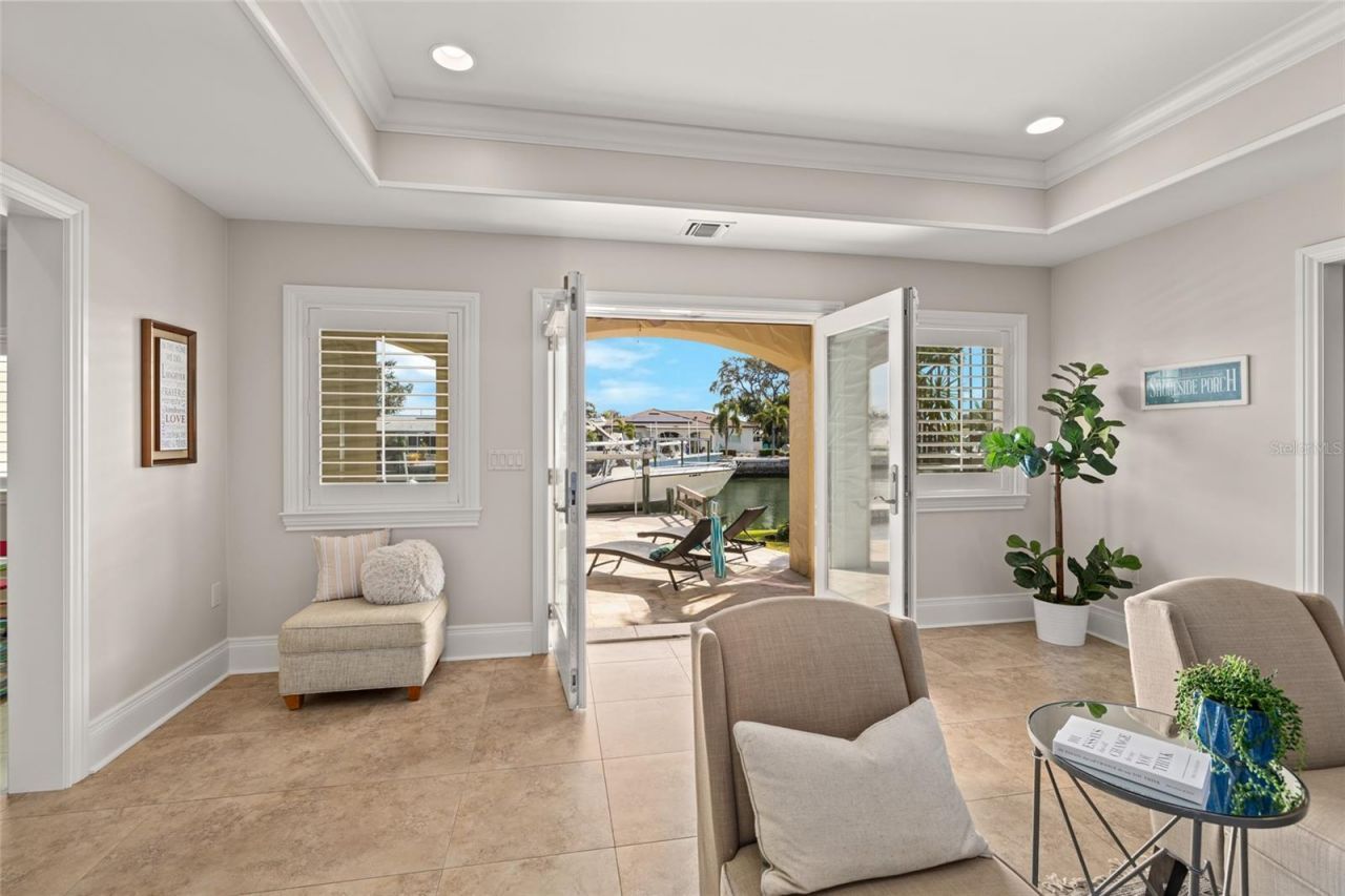 1976 Kansas Avenue Ne, Saint Petersburg, FL 33703 Photo