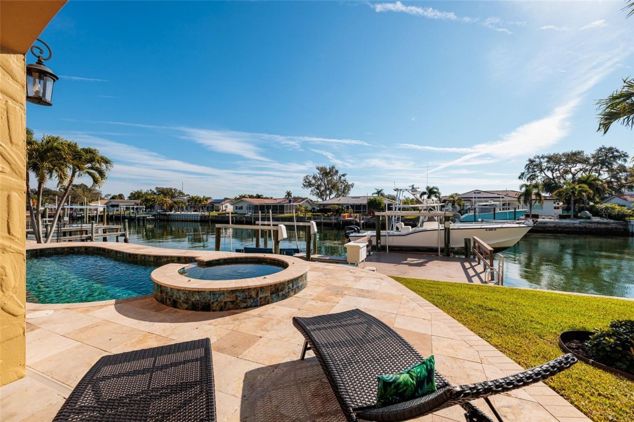 1976 Kansas Avenue Ne, Saint Petersburg, FL 33703 Photo