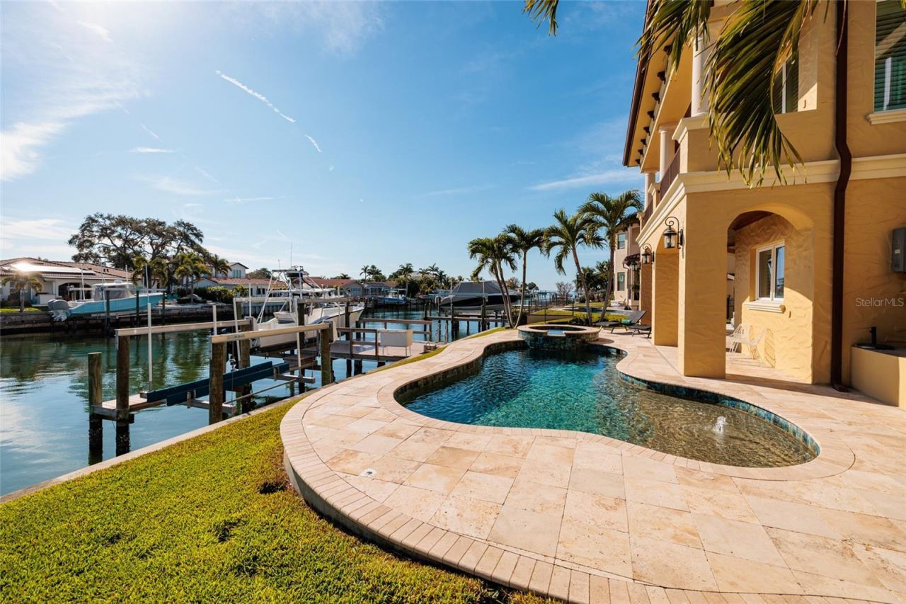 1976 Kansas Avenue Ne, Saint Petersburg, FL 33703 Photo