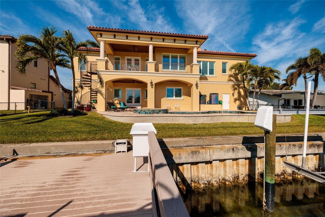 1976 Kansas Avenue Ne, Saint Petersburg, FL 33703 Photo