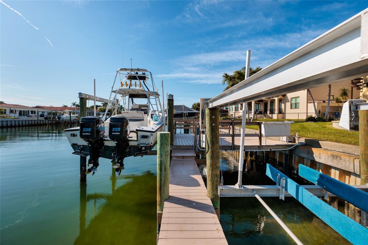 1976 Kansas Avenue Ne, Saint Petersburg, FL 33703 Photo