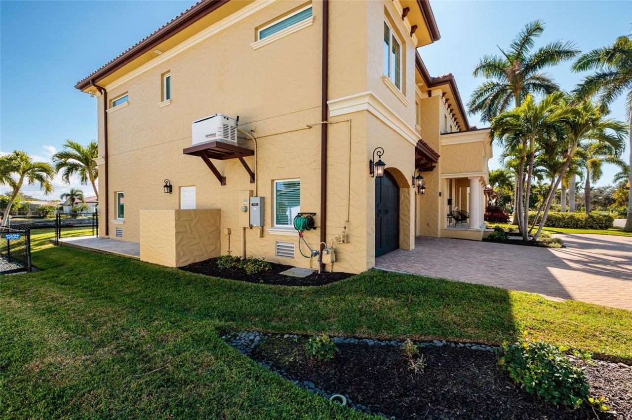 1976 Kansas Avenue Ne, Saint Petersburg, FL 33703 Photo