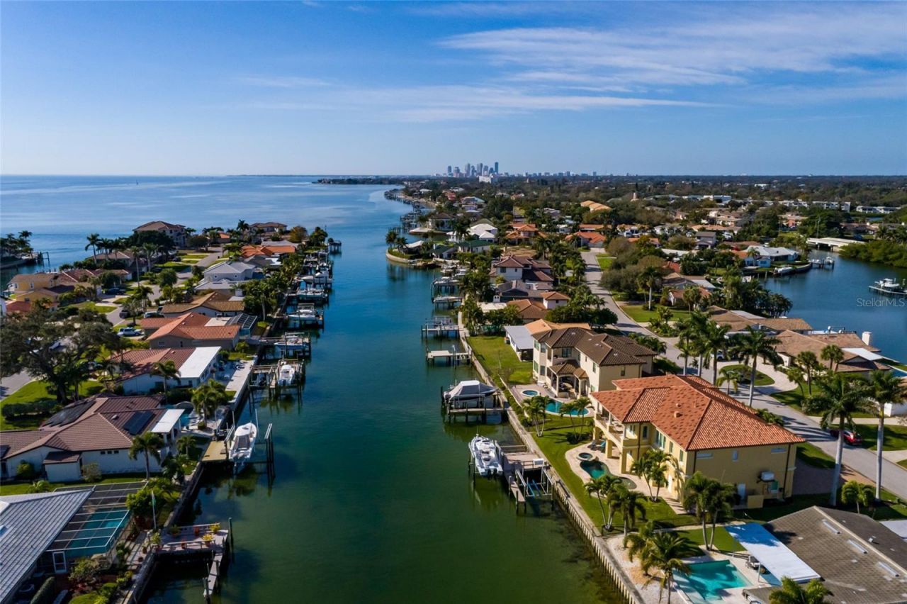 1976 Kansas Avenue Ne, Saint Petersburg, FL 33703 Photo