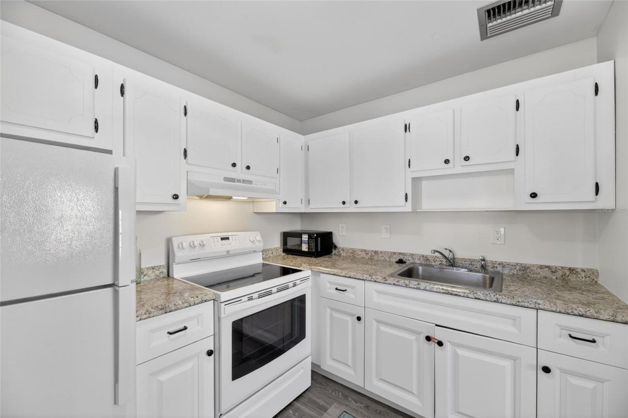 301 Andover Place S, Unit 171, Sun City Center, FL 33573 Photo