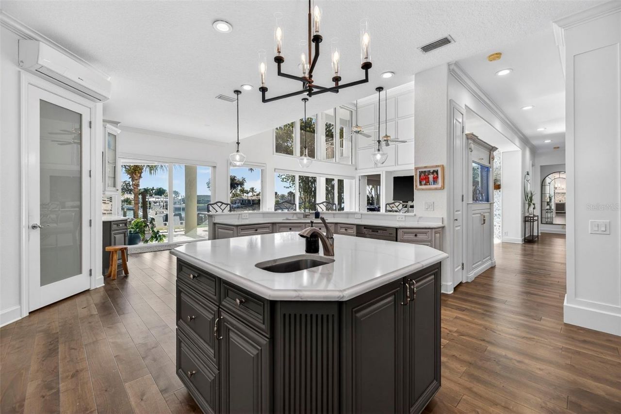 3796 42nd Avenue S, Saint Petersburg, FL 33711 Photo