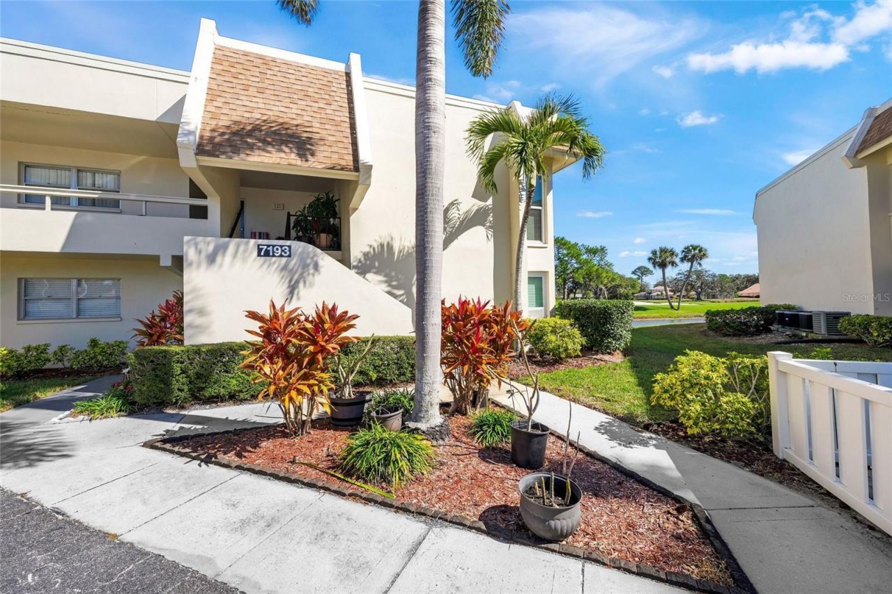 7193 W Country Club Drive N, Unit 237, Sarasota, FL 34243 Photo