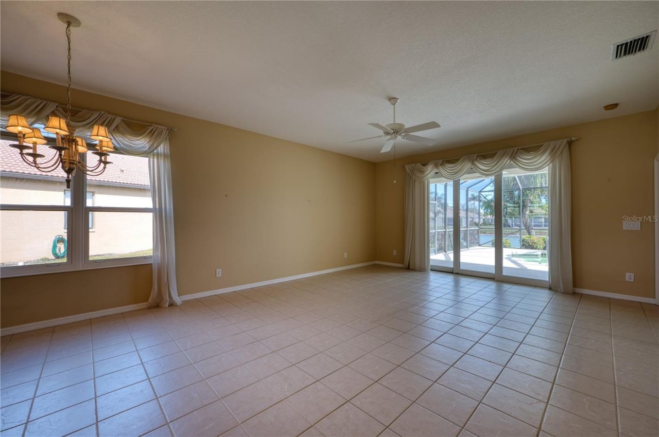 8025 Stirling Falls Circle, Sarasota, FL 34243 Photo