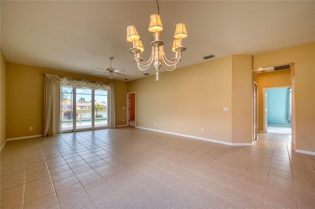 8025 Stirling Falls Circle, Sarasota, FL 34243 Photo