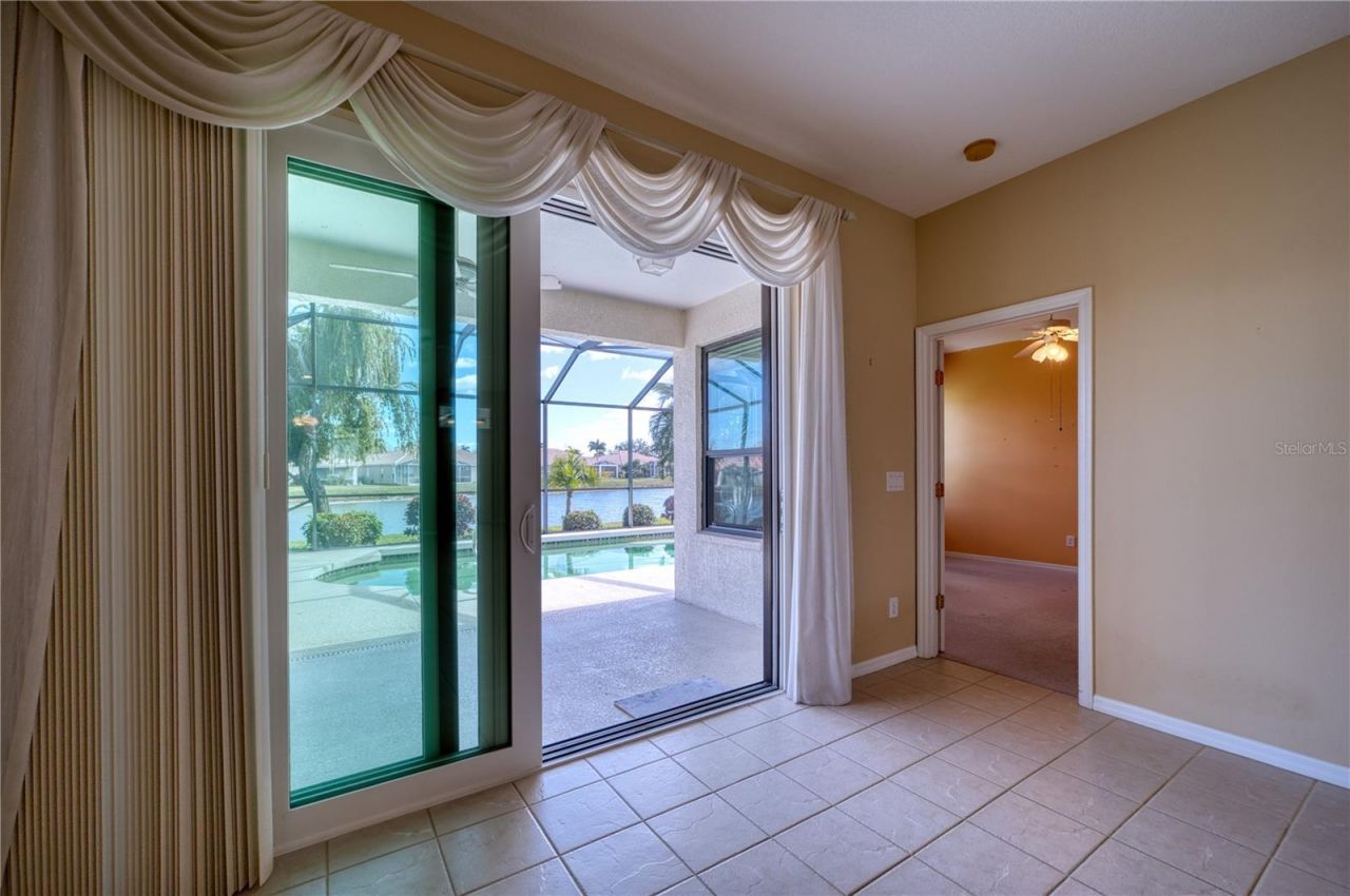 8025 Stirling Falls Circle, Sarasota, FL 34243 Photo