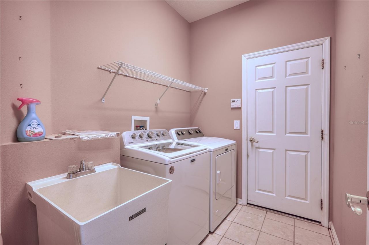 8025 Stirling Falls Circle, Sarasota, FL 34243 Photo