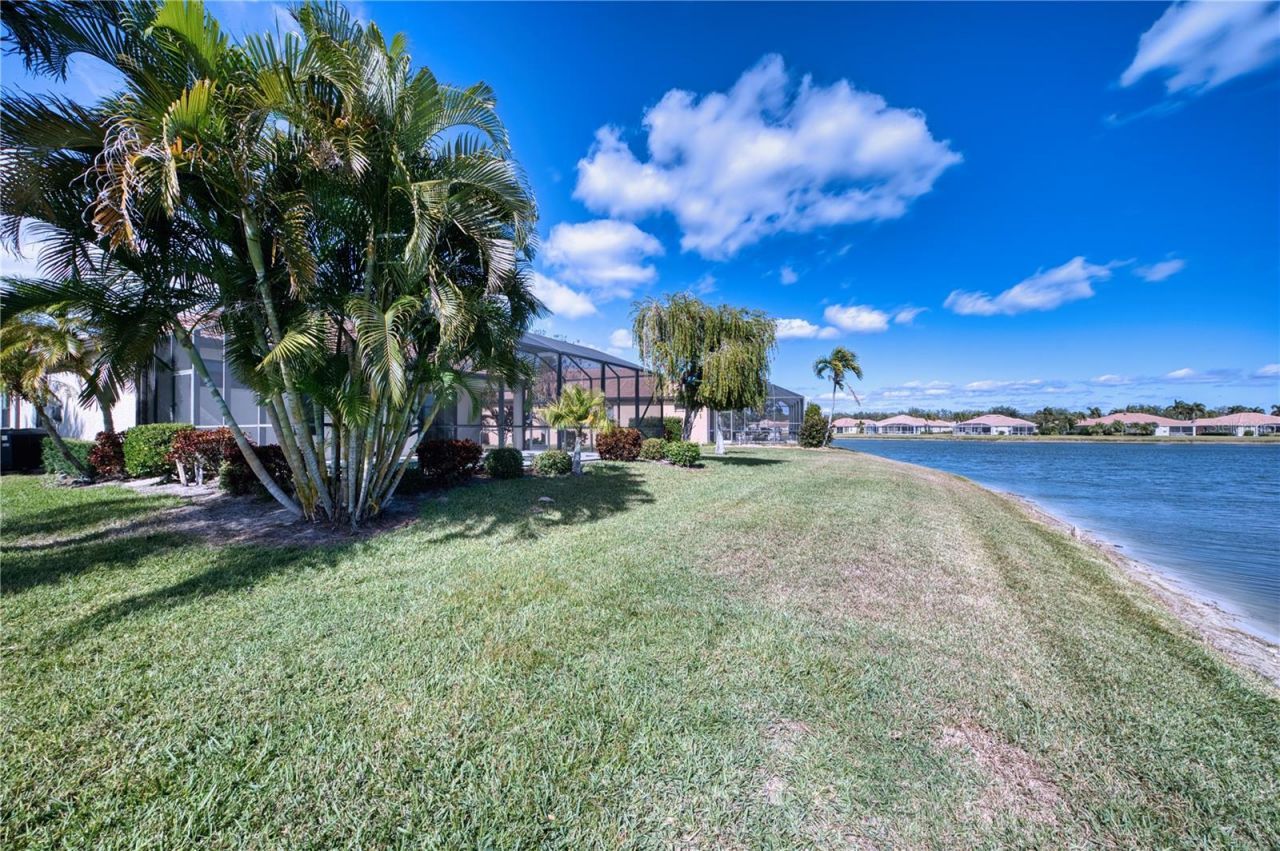 8025 Stirling Falls Circle, Sarasota, FL 34243 Photo