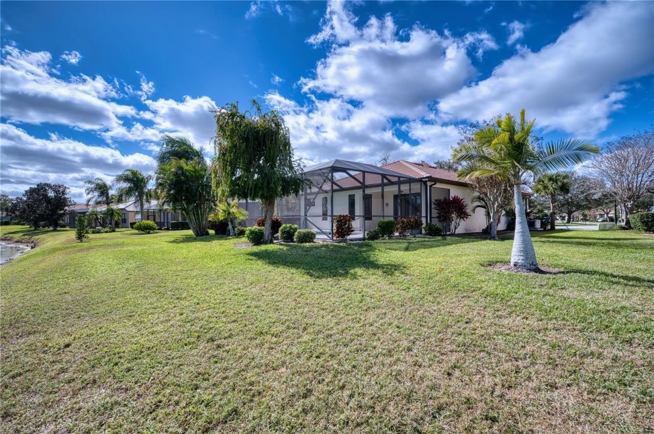 8025 Stirling Falls Circle, Sarasota, FL 34243 Photo