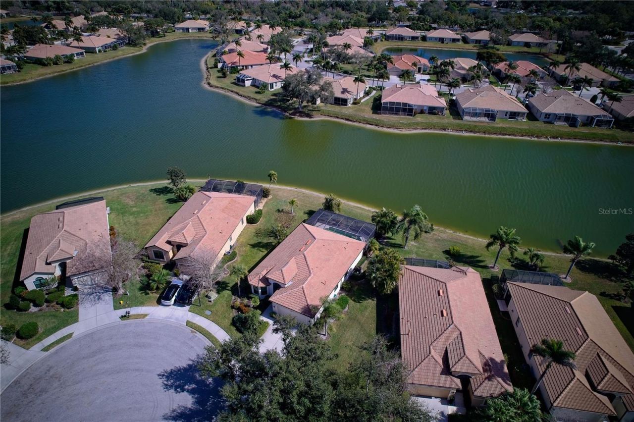 8025 Stirling Falls Circle, Sarasota, FL 34243 Photo