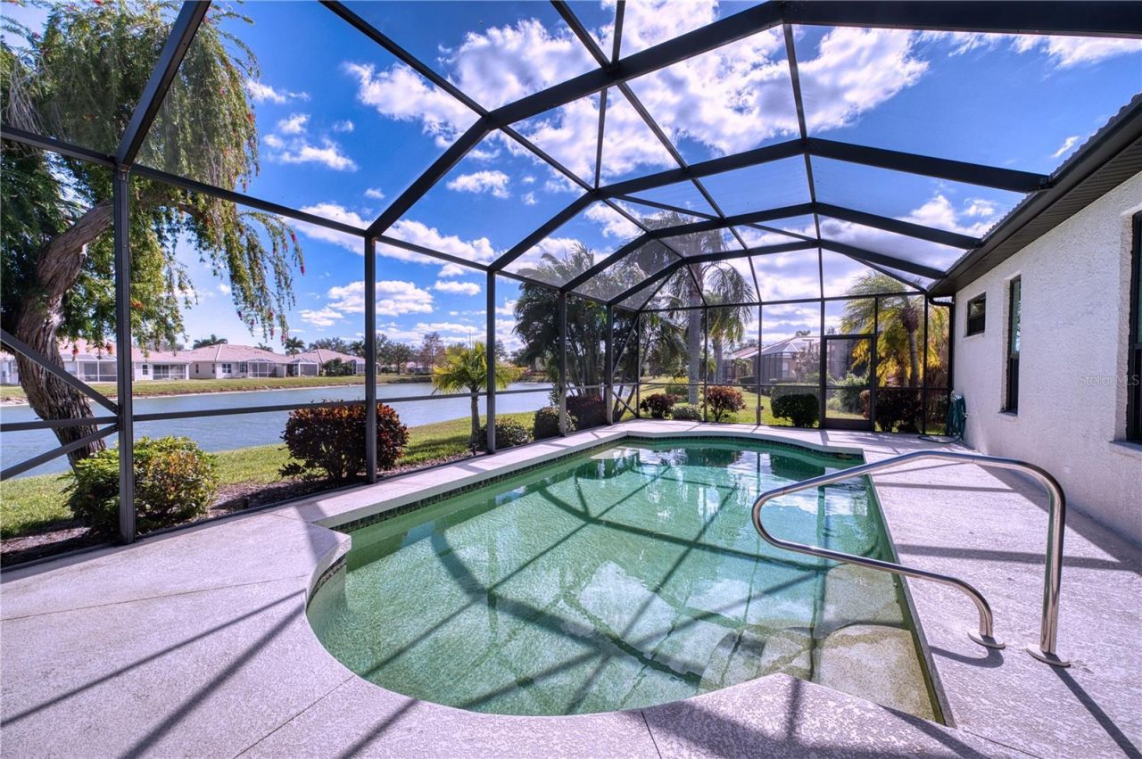 8025 Stirling Falls Circle, Sarasota, FL 34243 Photo