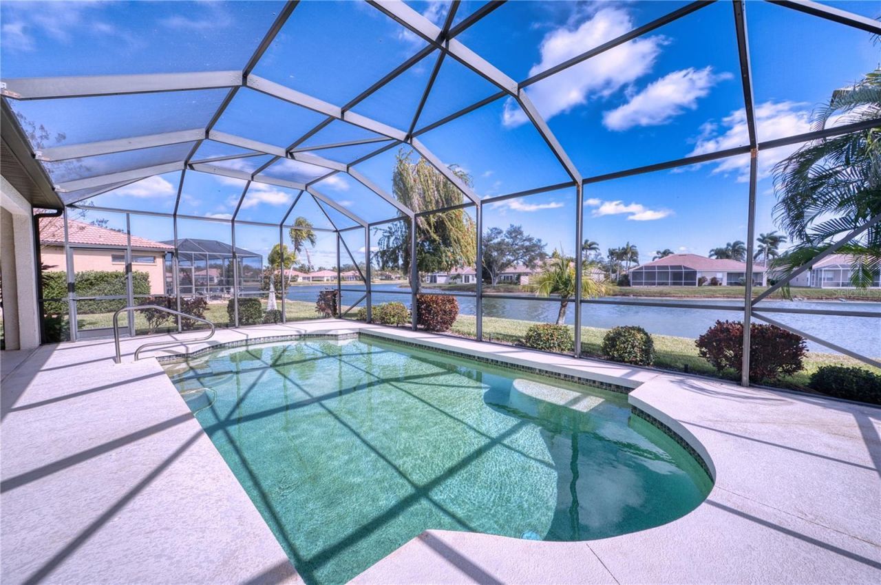 8025 Stirling Falls Circle, Sarasota, FL 34243 Photo