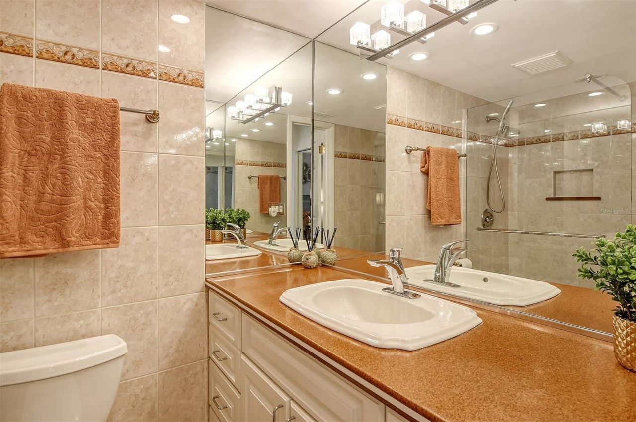 6047 E Peppertree Way, Unit 224, Sarasota, FL 34242 Photo