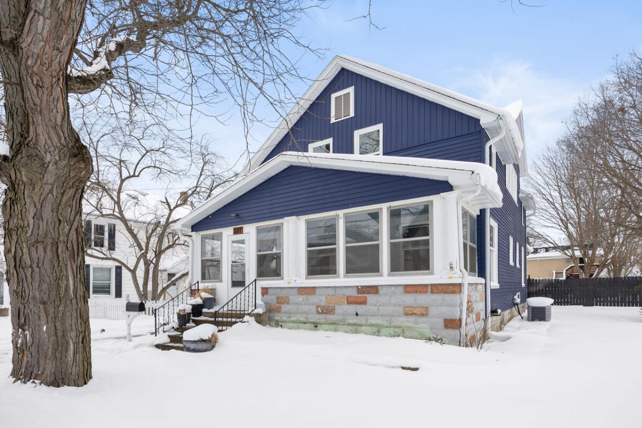 517 Elm Street Se, Lowell, MI 49331 Main Photo