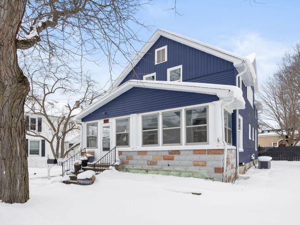 517 Elm Street SE, Lowell, MI 49331