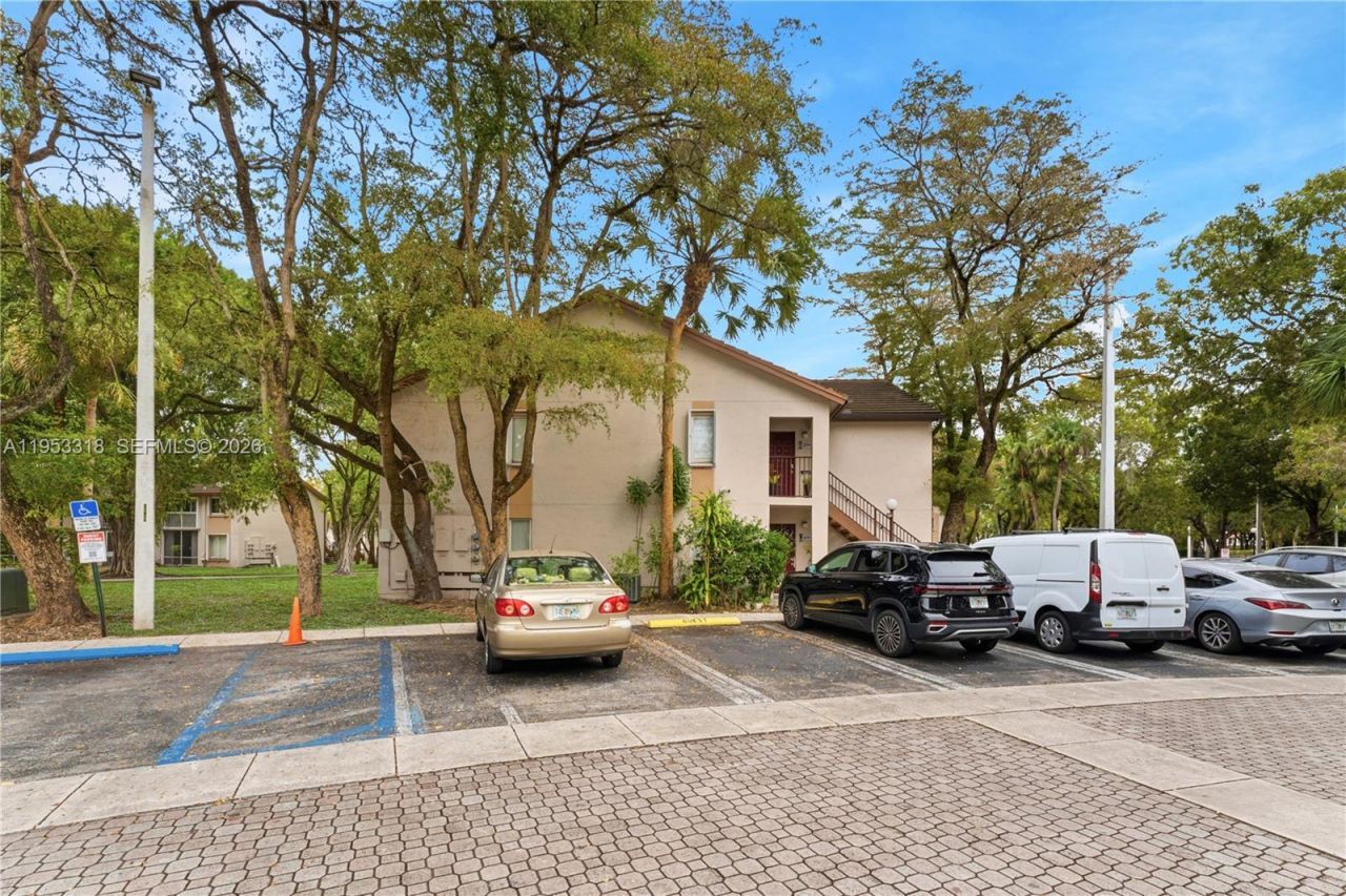 13943 SW 93rd Ln, Unit 13943, Miami, FL 33186 Photo