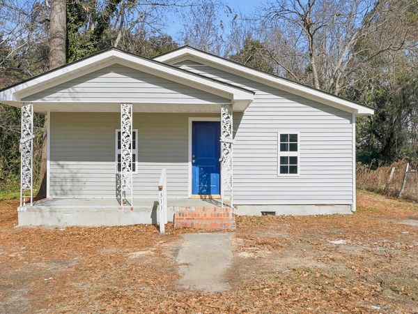 311 Barnes St, Mullins, SC 29574