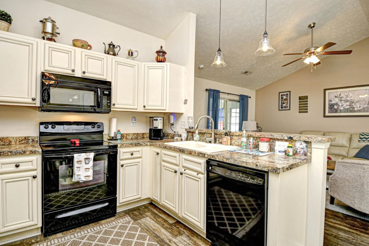 240 Foxpath Loop Photo 12