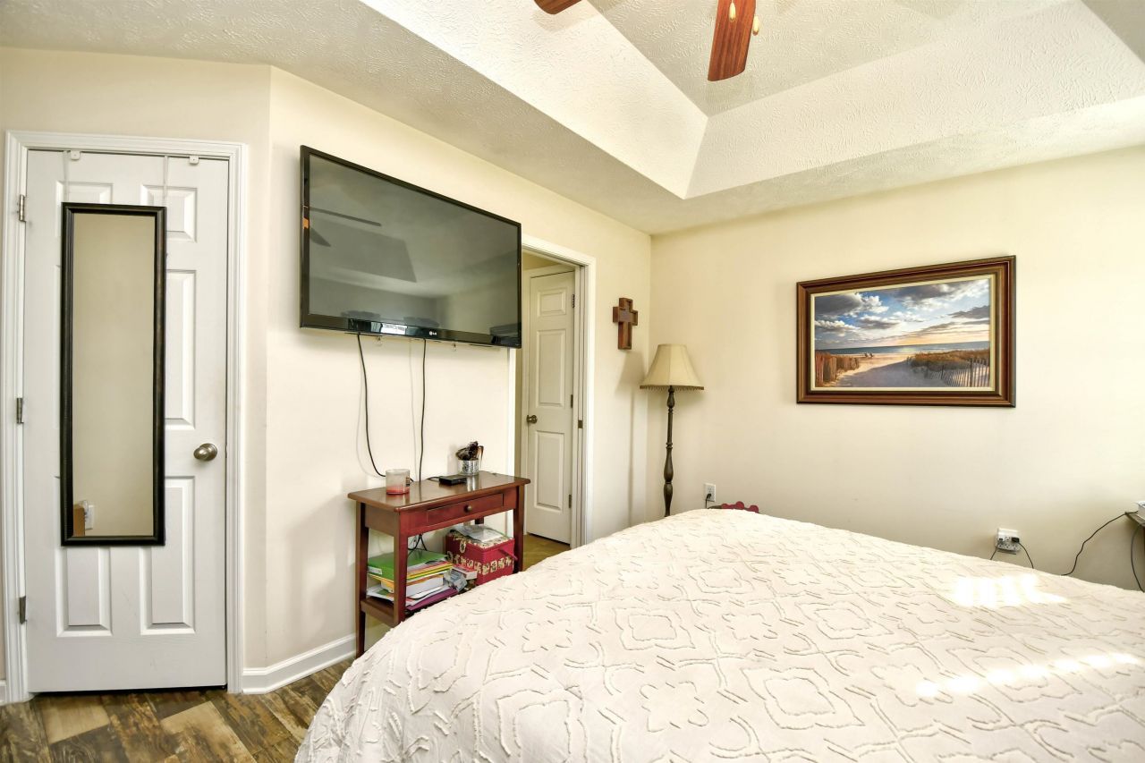 240 Foxpath Loop Photo 15