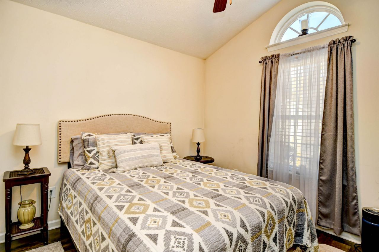 240 Foxpath Loop Photo 17