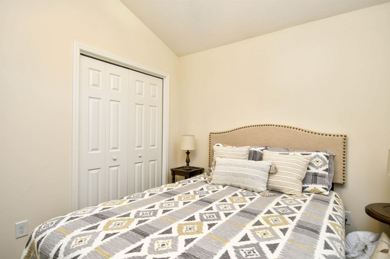 240 Foxpath Loop Photo 18