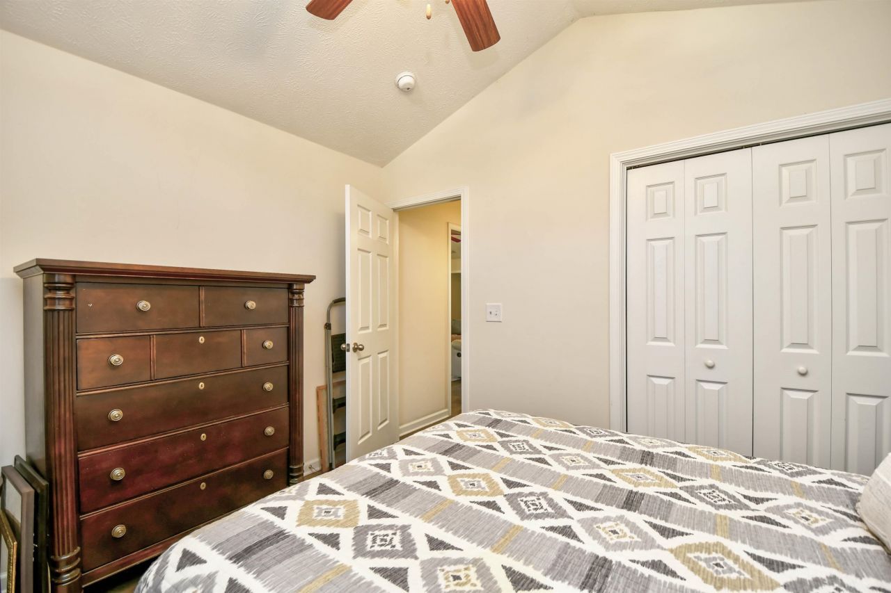 240 Foxpath Loop Photo 19