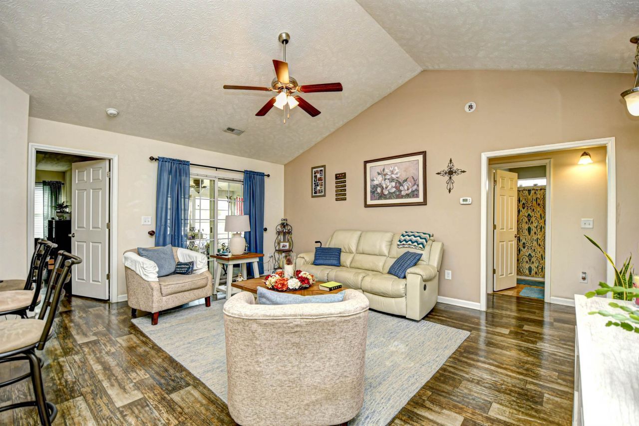 240 Foxpath Loop Photo 6