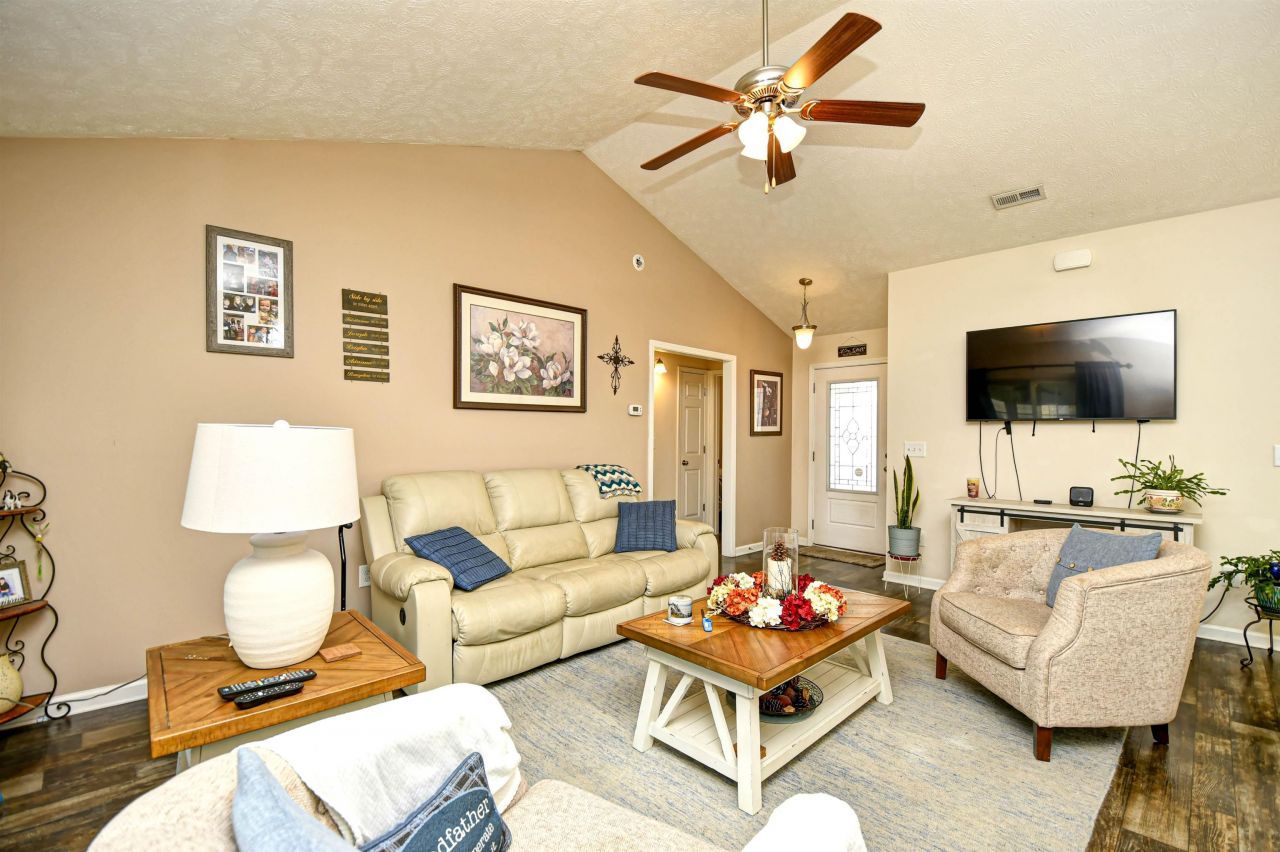 240 Foxpath Loop Photo 7