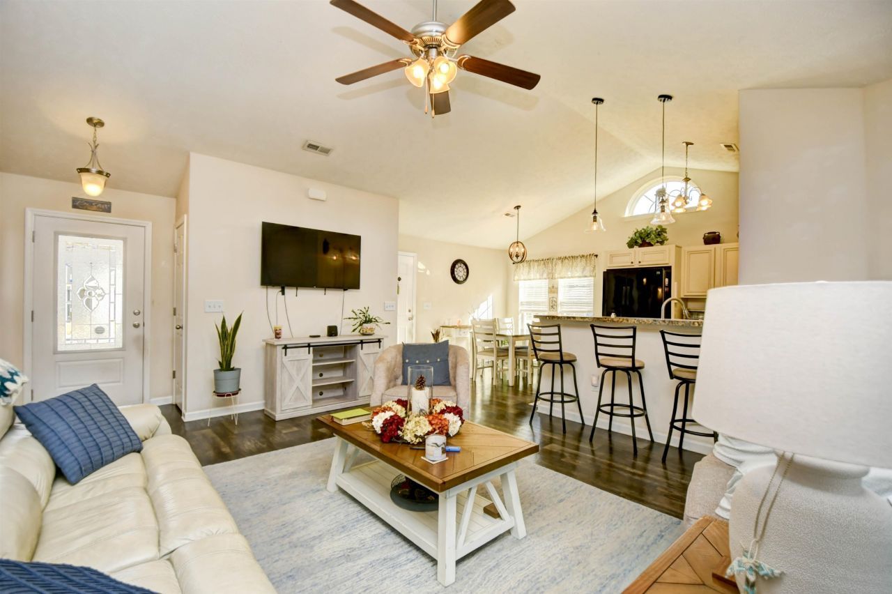 240 Foxpath Loop Photo 8