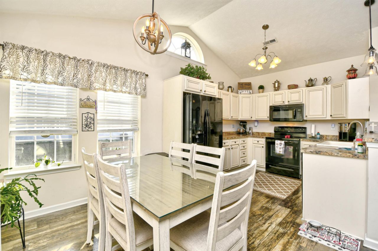 240 Foxpath Loop Photo 9