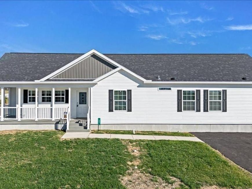 1412 Heytesbury Road, Walnutport, PA 18088 Main Photo