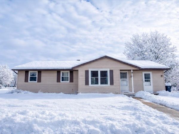90 E Countryside Drive, Evansville, WI 53536