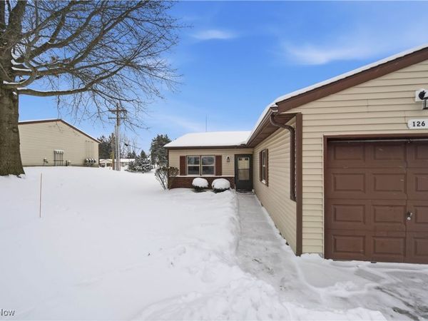 126 Royal Crest Drive, Unit D, Seville, OH 44273