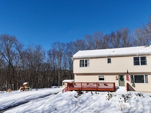 24 Plaza Dr, Hampton, NJ 07860