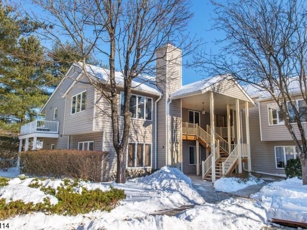 61 Westchester Ter, Clinton, NJ 08801