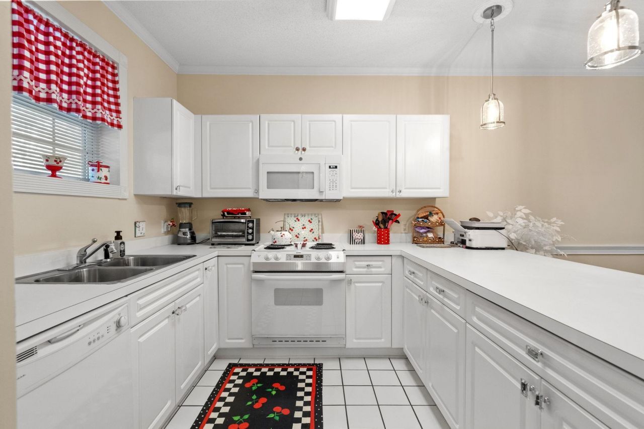 4185 Hibiscus Dr. Photo 10