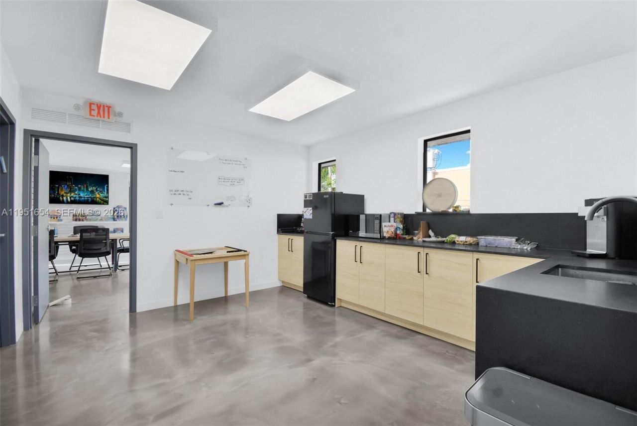 2990 Griffin Rd, Dania Beach, FL 33312 Photo