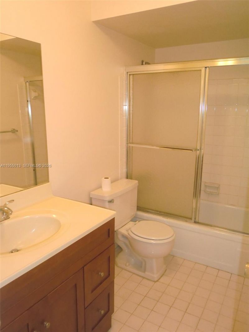 218 NE 12th Ave , Unit 507, Hallandale Beach, FL 33009 Photo