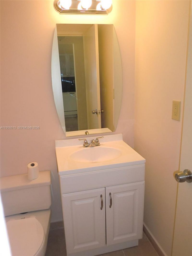 218 NE 12th Ave , Unit 507, Hallandale Beach, FL 33009 Photo