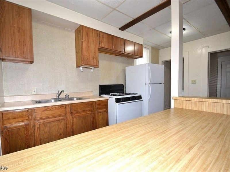 450 Allyn Street, Akron, OH 44304 Photo 2