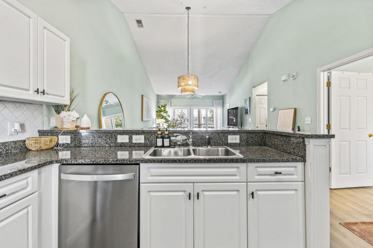 601 N Hillside Dr. N Photo 8