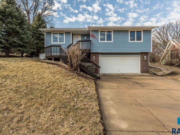 5303 E Lake Placid Cir, Sioux Falls, SD 57110
