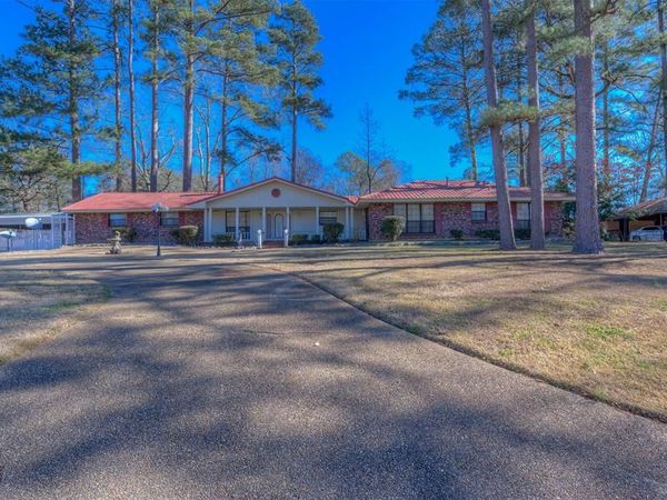 607 5th Street NE, Springhill, LA 71075