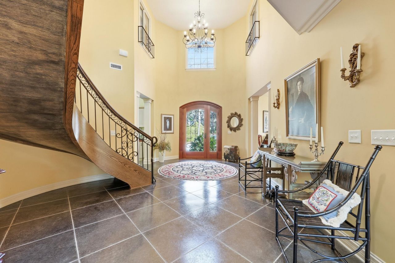 16 Golden Bear Dr. Photo 4