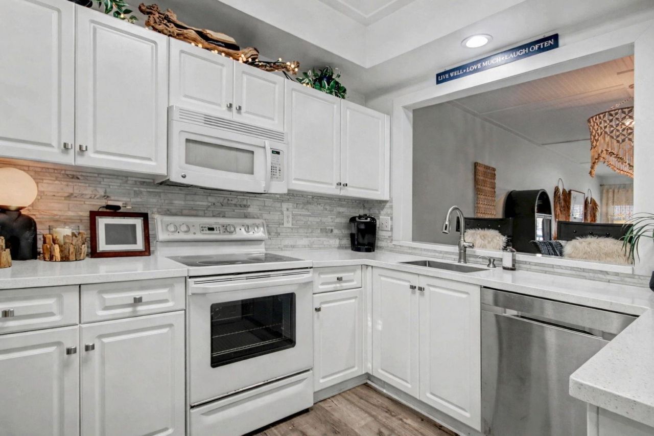 4515 Lighthouse Dr. Photo 7