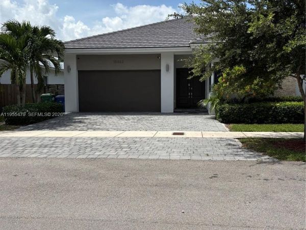 15062 SW 177th Ter, Miami, FL 33187