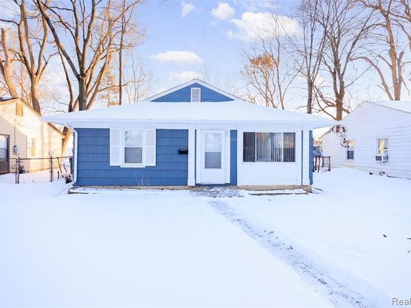 10111 Albany Street, Oak Park, MI 48237